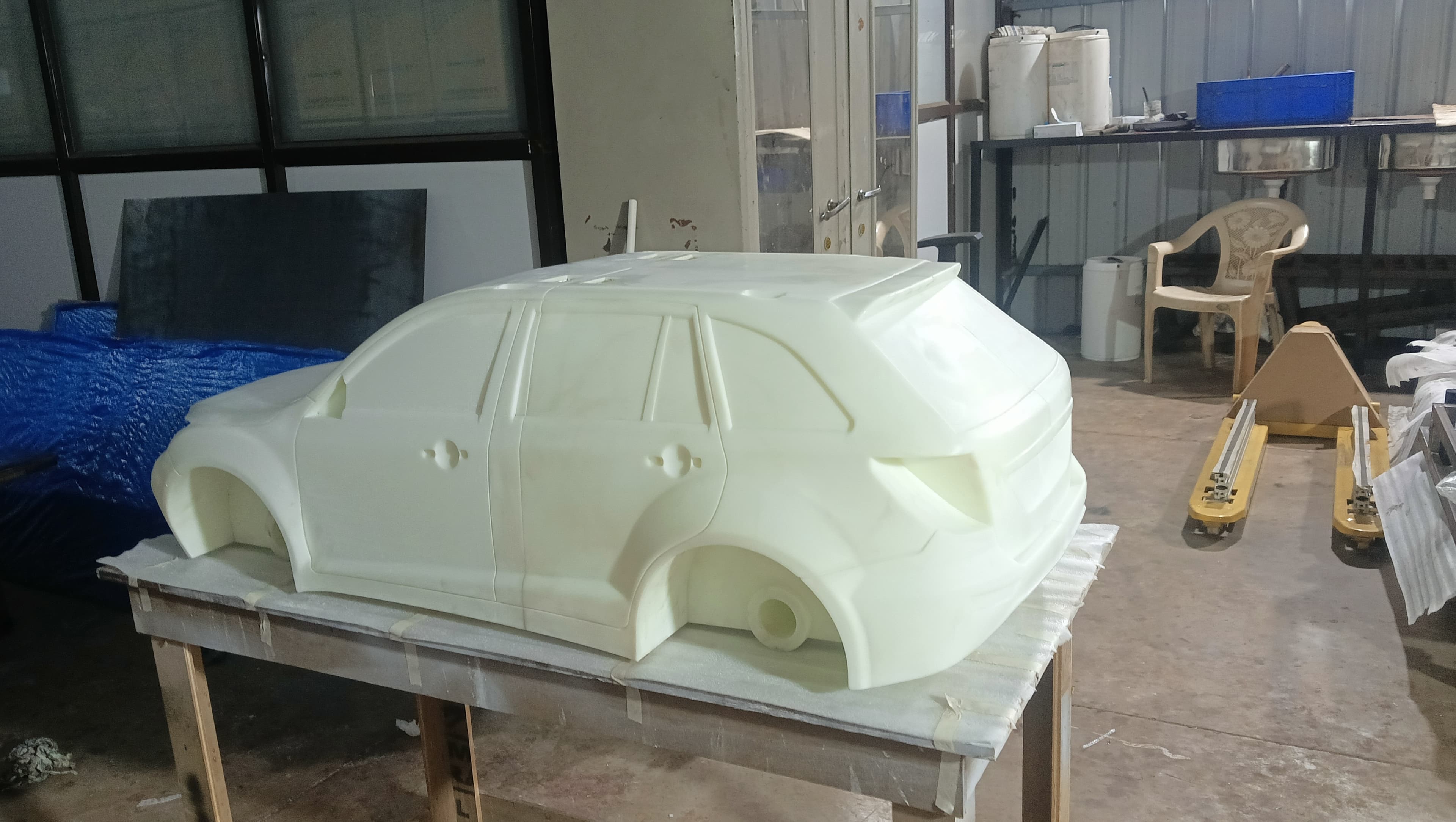 Full-scale automotive model used for package benchmarking